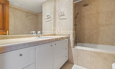 Departamento en venta de 5 dorm. en Vitacura