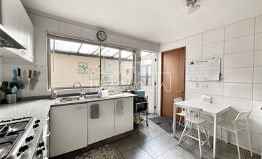 Casa en venta de 5 dorm. en Colina