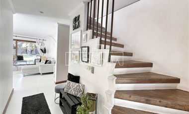 Casa en venta de 5 dorm. en Colina