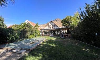 Casa en venta de 5 dorm. en Colina