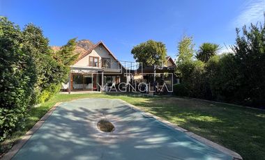 Casa en venta de 5 dorm. en Colina