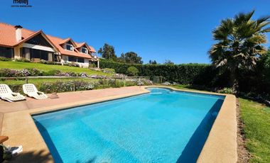 Se vende amplia casa en condominio sector Mantagua