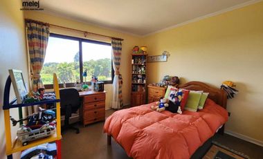 Se vende amplia casa en condominio sector Mantagua