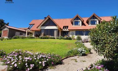 Se vende amplia casa en condominio sector Mantagua