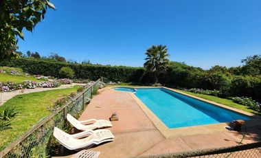 Se vende amplia casa en condominio sector Mantagua