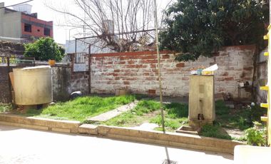 EXCELENTE CASA EN LOTE PROPIO, BUENA UBICACIÓN A METROS DE CENTRO COMERCIAL JOSÉ LEÓN SUÁREZ, CON GALPÓN Y QUINCHO CON PARRILLA, LOTE DE 8,66 mts x 45