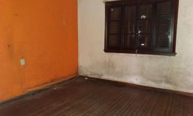 EXCELENTE CASA EN LOTE PROPIO, BUENA UBICACIÓN A METROS DE CENTRO COMERCIAL JOSÉ LEÓN SUÁREZ, CON GALPÓN Y QUINCHO CON PARRILLA, LOTE DE 8,66 mts x 45