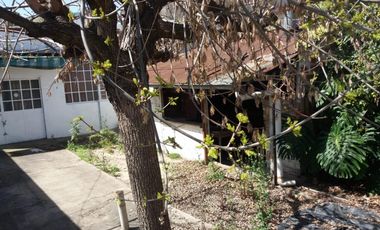 EXCELENTE CASA EN LOTE PROPIO, BUENA UBICACIÓN A METROS DE CENTRO COMERCIAL JOSÉ LEÓN SUÁREZ, CON GALPÓN Y QUINCHO CON PARRILLA, LOTE DE 8,66 mts x 45