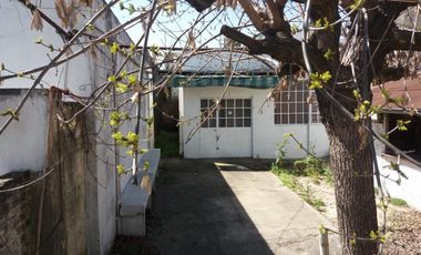 EXCELENTE CASA EN LOTE PROPIO, BUENA UBICACIÓN A METROS DE CENTRO COMERCIAL JOSÉ LEÓN SUÁREZ, CON GALPÓN Y QUINCHO CON PARRILLA, LOTE DE 8,66 mts x 45