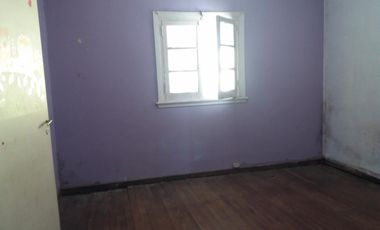 EXCELENTE CASA EN LOTE PROPIO, BUENA UBICACIÓN A METROS DE CENTRO COMERCIAL JOSÉ LEÓN SUÁREZ, CON GALPÓN Y QUINCHO CON PARRILLA, LOTE DE 8,66 mts x 45