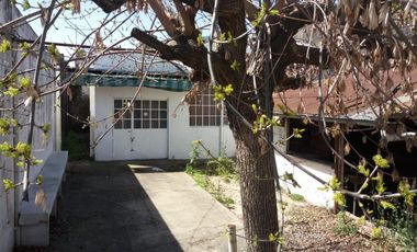 EXCELENTE CASA EN LOTE PROPIO, BUENA UBICACIÓN A METROS DE CENTRO COMERCIAL JOSÉ LEÓN SUÁREZ, CON GALPÓN Y QUINCHO CON PARRILLA, LOTE DE 8,66 mts x 45