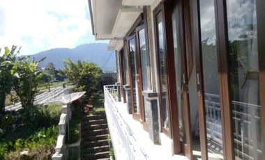 RUMAH PALING LUAS MEWAH DEKAT DANAU BERATAN BALI