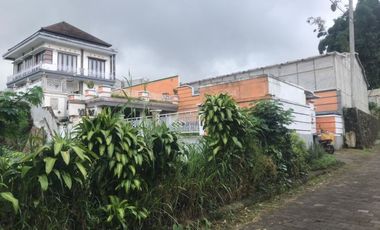 RUMAH PALING LUAS MEWAH DEKAT DANAU BERATAN BALI