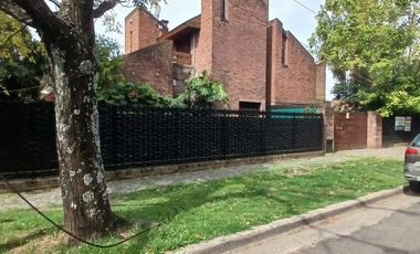 Excelente Chalet 5 Ambientes en Venta, Hurlingham, Buenos Aires.