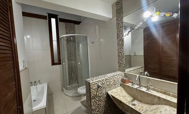 Excelente Chalet 5 Ambientes en Venta, Hurlingham, Buenos Aires.