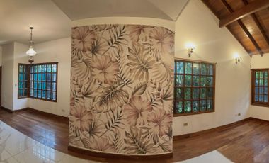 Excelente Chalet 5 Ambientes en Venta, Hurlingham, Buenos Aires.