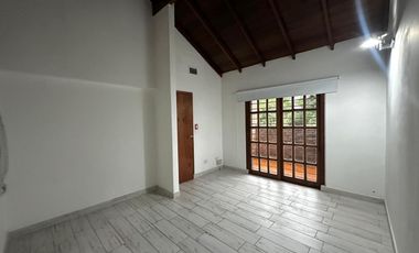 Excelente Chalet 5 Ambientes en Venta, Hurlingham, Buenos Aires.