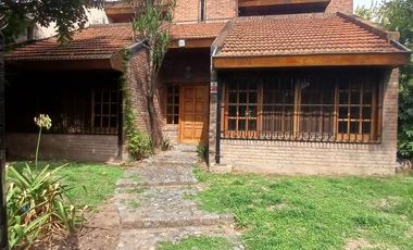 Excelente Chalet 5 Ambientes en Venta, Hurlingham, Buenos Aires.