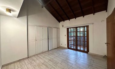 Excelente Chalet 5 Ambientes en Venta, Hurlingham, Buenos Aires.