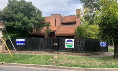 Excelente Chalet 5 Ambientes en Venta, Hurlingham, Buenos Aires.
