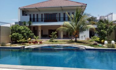 Luxury house with private pool in Mataram city