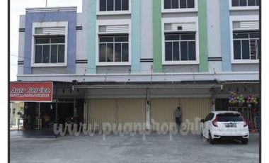 di jual ruko 3 lantai Jl . Garuda Sakti Km 2 lokasi sangat strategis di kota pekanabaru