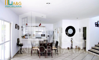 CASA EN VENTA  EN LOMAS DE COCOYOC