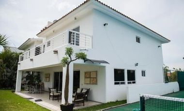 CASA EN VENTA  EN LOMAS DE COCOYOC