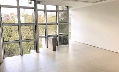 VENTA DE SEMIPISO DE OFICINA 70m2  VISTA PLENA A PLAZA MITRE