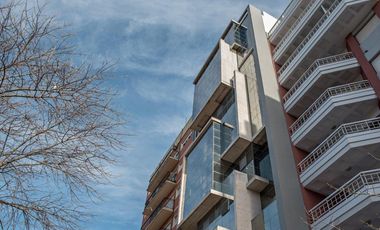 VENTA DE SEMIPISO DE OFICINA 70m2  VISTA PLENA A PLAZA MITRE
