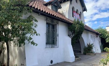 Exclusiva Casona de 450 m2 con 8 habitaciones en Miraflores