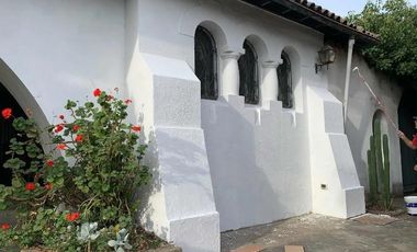 Exclusiva Casona de 450 m2 con 8 habitaciones en Miraflores