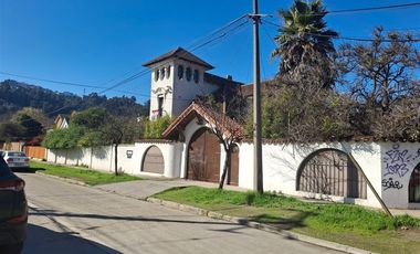 Exclusiva Casona de 450 m2 con 8 habitaciones en Miraflores