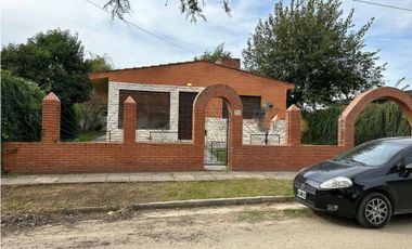 VENTA CASA 2 DORMITORIOS + MONOAMBIENTE VILLA CARLOS PAZ​