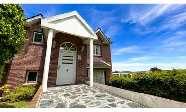 Casa tres ambientes. Elina 100. Sierras de los Padres. Venta.