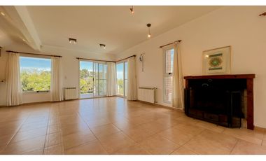 Casa tres ambientes. Elina 100. Sierras de los Padres. Venta.