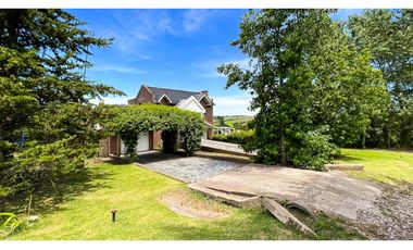 Casa tres ambientes. Elina 100. Sierras de los Padres. Venta.