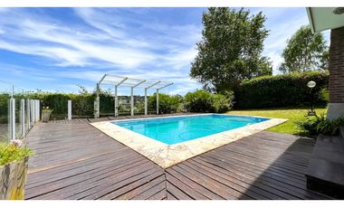 Casa tres ambientes. Elina 100. Sierras de los Padres. Venta.