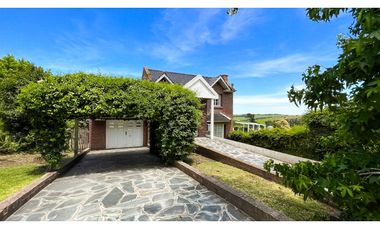 Casa tres ambientes. Elina 100. Sierras de los Padres. Venta.