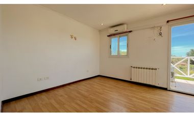 Casa tres ambientes. Elina 100. Sierras de los Padres. Venta.