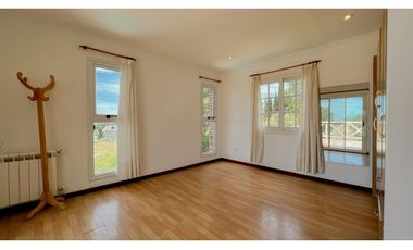 Casa tres ambientes. Elina 100. Sierras de los Padres. Venta.