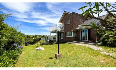 Casa tres ambientes. Elina 100. Sierras de los Padres. Venta.