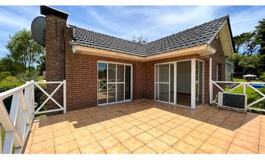 Casa tres ambientes. Elina 100. Sierras de los Padres. Venta.