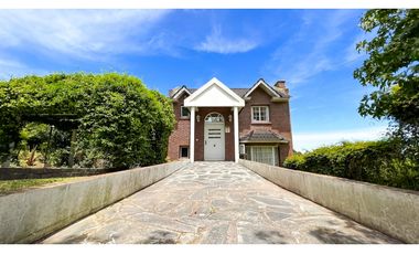 Casa tres ambientes. Elina 100. Sierras de los Padres. Venta.