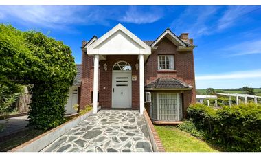 Casa tres ambientes. Elina 100. Sierras de los Padres. Venta.