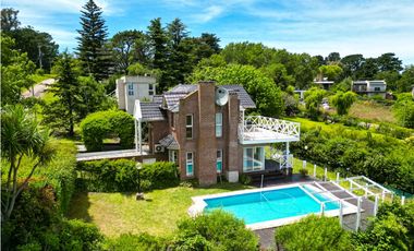 Casa tres ambientes. Elina 100. Sierras de los Padres. Venta.