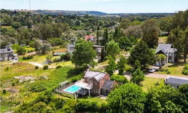 Casa tres ambientes. Elina 100. Sierras de los Padres. Venta.