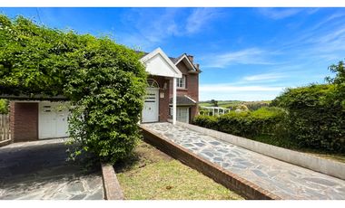 Casa tres ambientes. Elina 100. Sierras de los Padres. Venta.