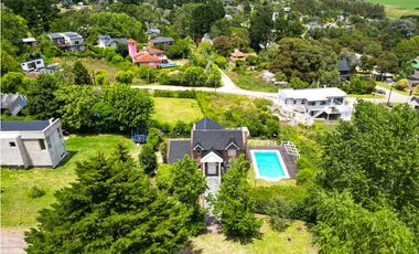 Casa tres ambientes. Elina 100. Sierras de los Padres. Venta.