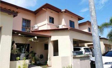 Se Vende Casa Dúplex en Woolands $ 275.000 AB